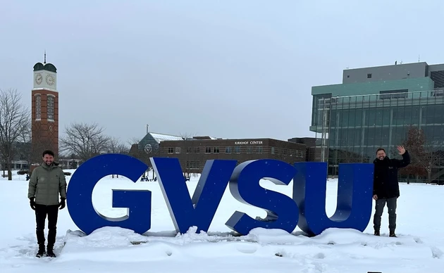 Foto v.l.n.r.: Nico Reicher (Abteilung Physik) und Prof. Dr. Lutz Kasper